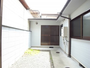 中庭から「離れ」へ